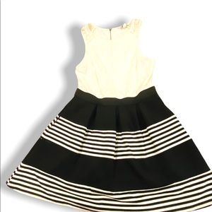 Lace top dress with pockets size L